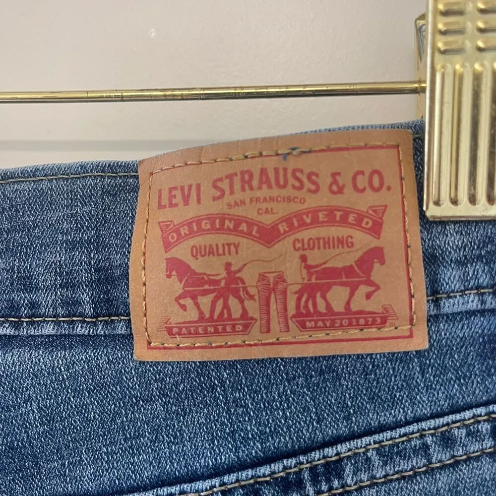 Levi's Women's Mid Length Blue Denim Jeans Short Pant Size 27 - Picture 4 of 9